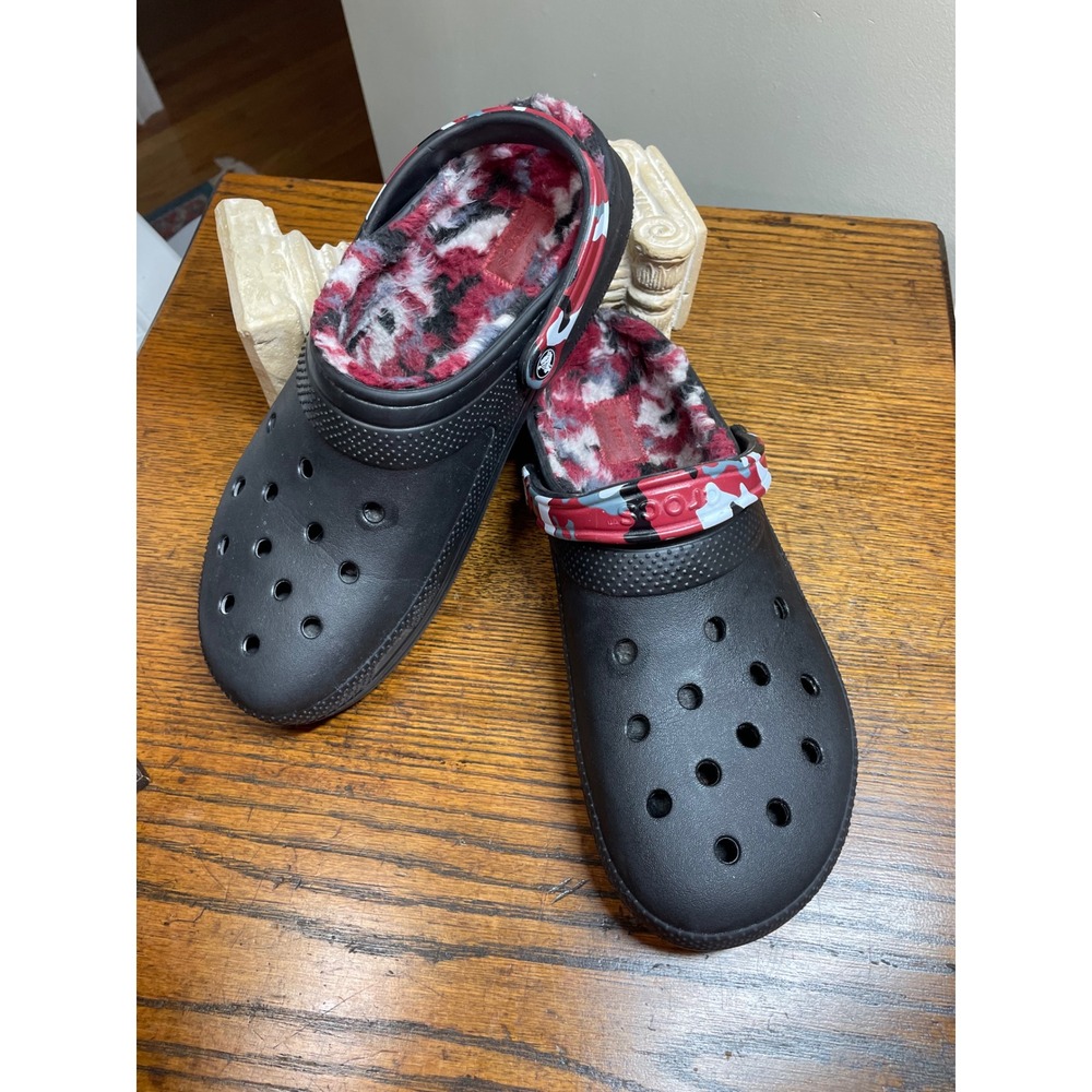 Crocs Classic Lined Clog Black Red White Camo Mens 12 Fuzzy Fur Clogs Shoes